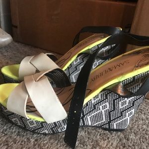 Sam and Libby platform sandal size 8